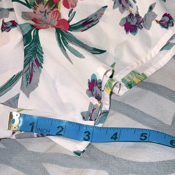 Hint of Blush Off the Shoulder Romper Women’s Size Medium Shorts Jumpsuit NWT - Picture 12 of 15